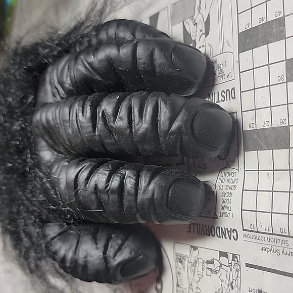 Gorilla hands - Picture 2 of 4